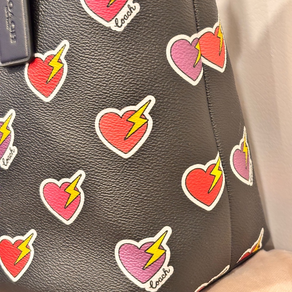 COACH Gallery Tote Bag with Heart Bolt Print (model number CW434) NWT $380+ - Picture 6 of 15